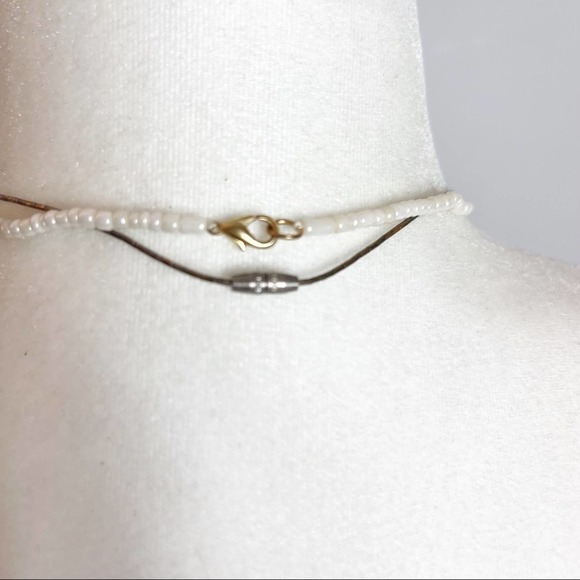 Set Of Two Vintage Necklaces White Beaded Silver Tone Metal - Picture 5 of 7
